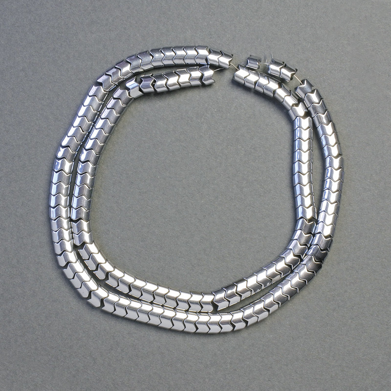 Hematiet kralen in golvende 'slang'-vorm, zilverkleurig, diameter 5×4×3 mm, lengte ±41 cm snoer