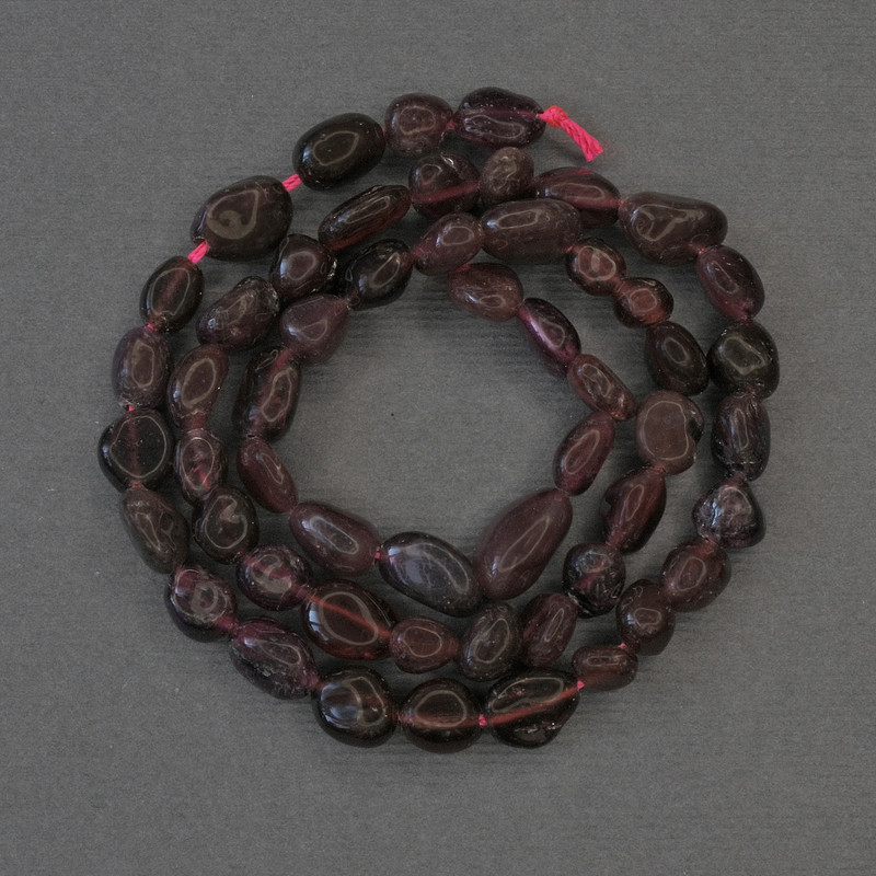Granaatkralen, getrommeld, diameter 8–10×6 mm ±, op draad, lengte circa 39 cm