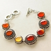 Uitverkoop: Carneool armband in zetting 'punt-kruis' met zeven ronde stenen, afmetingen 19 en 15 mm, lengte 18–21 cm