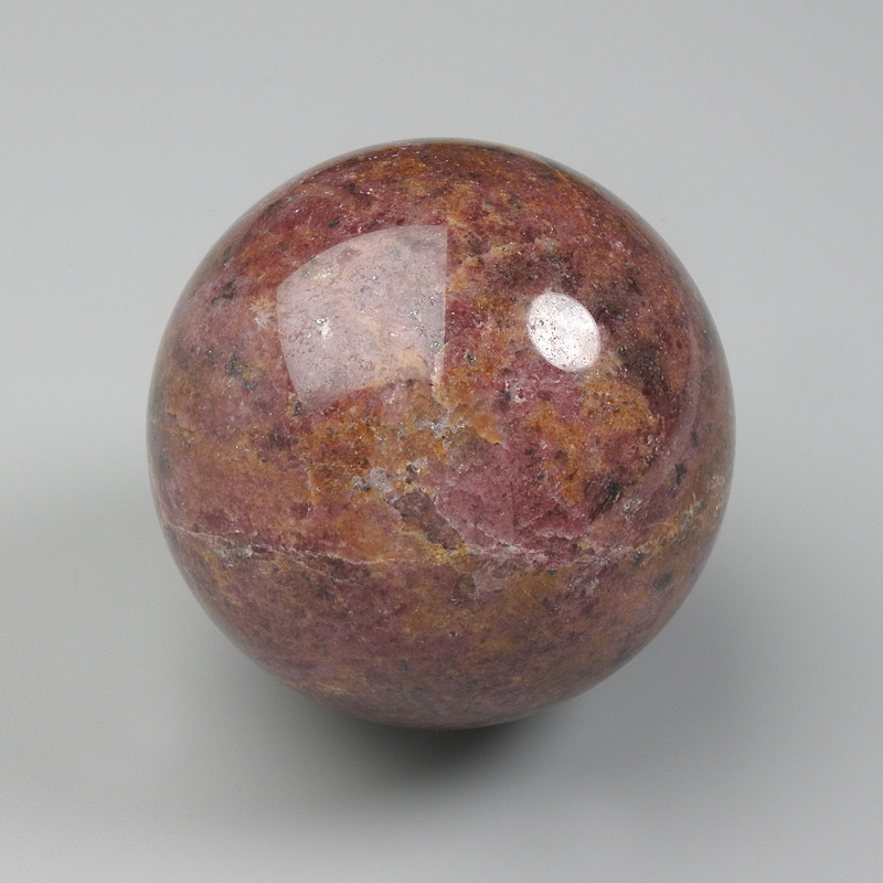 Sierkogel van natuurlijke granaatsteen, diameter 45-60 mm ± assorti afmetingen (prijs per 100 g)