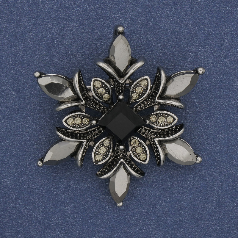 Broche-hanger «Accent» met strasssteentjes, zilverkleurig metaal 34 mm+
