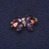 Uitverkoop! Broche met strik in kristallen, zilverkleurig metaal 17×30mm