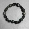 Armband van natuurlijk serafinite op elastische draad, diameter ca. 10–12 mm, lengte 18 cm