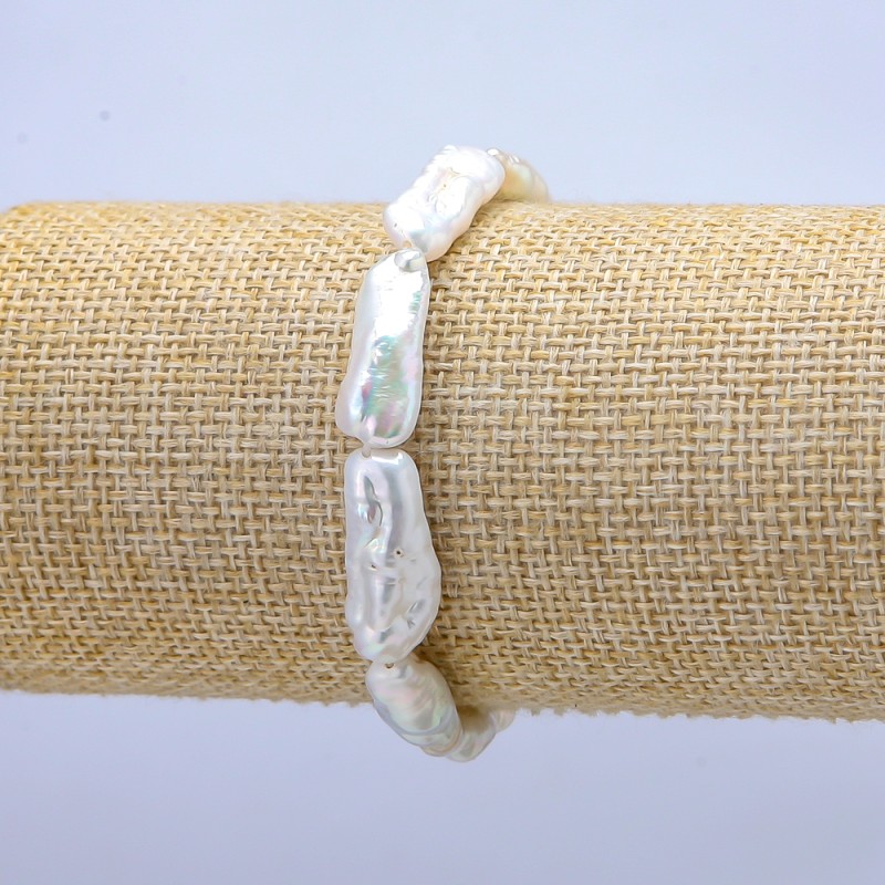 Armband op elastiek van Barokparels, diameter 18x8mm+-, lengte 18cm+